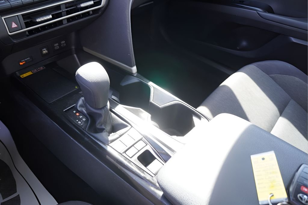 Used 2025 Ice Cap Toyota LE image 28