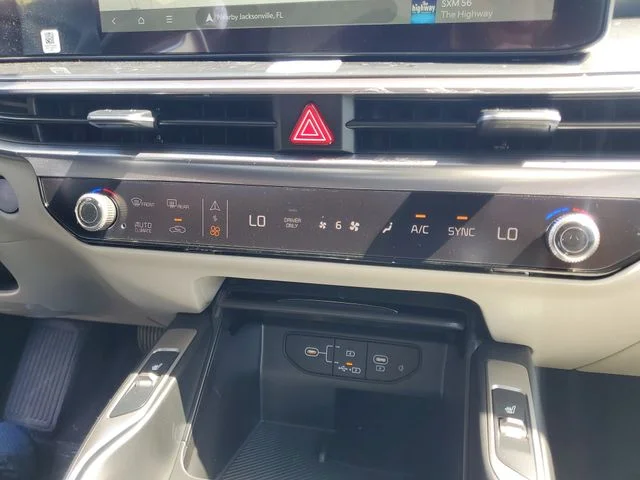 2025 Kia Sorento EX Hybrid - Photo 17