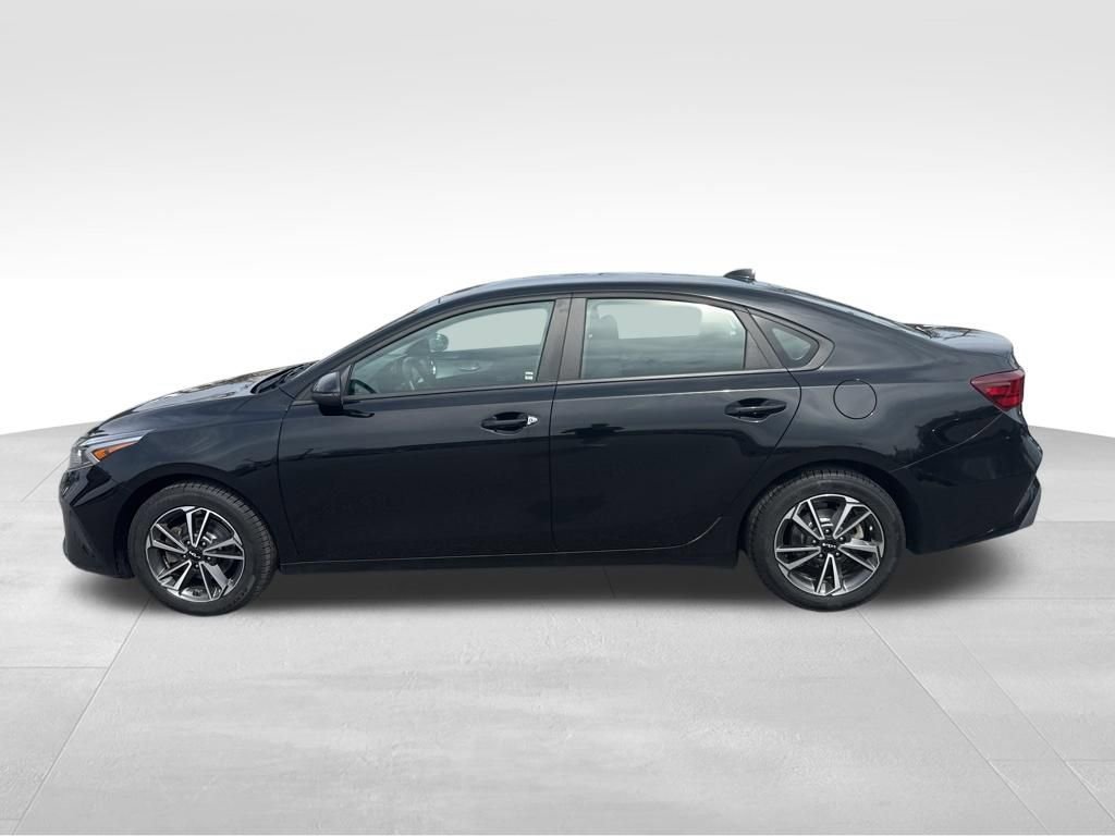 Used 2022 Kia FORTE LXS with VIN 3KPF24AD6NE483831 for sale in Oneida, NY