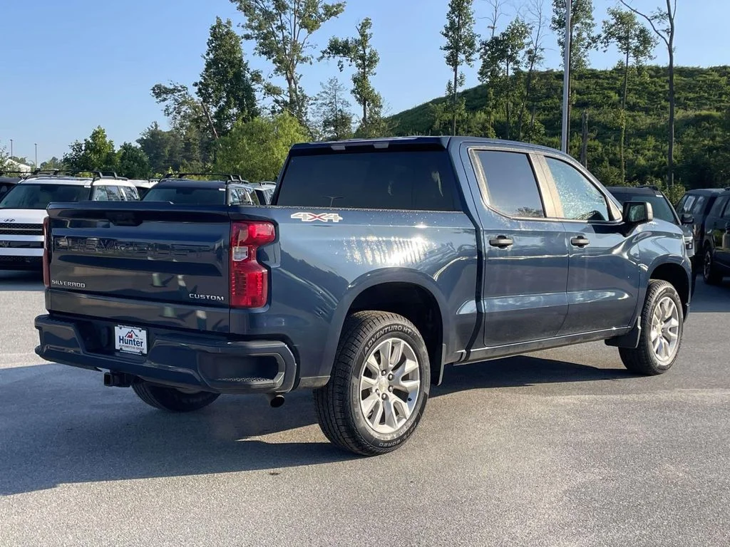 Used 2022 Northsky Blue Metallic Chevrolet Custom image 27