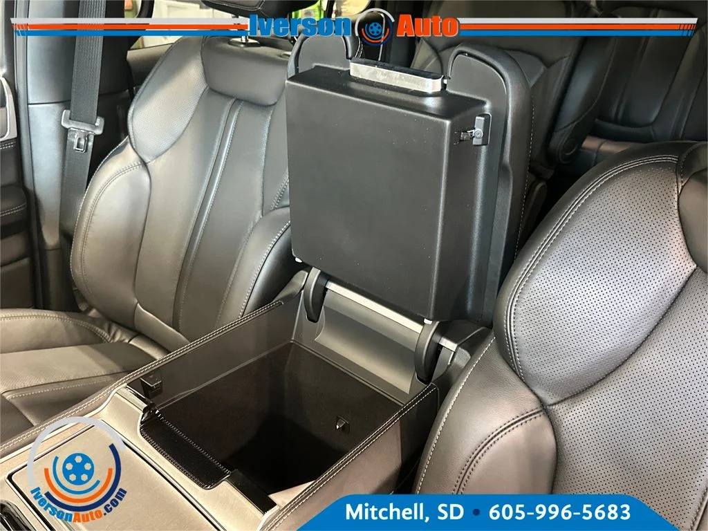 New 2026 High Gloss Black Exterior Paint Jeep Limited Altitude image 23