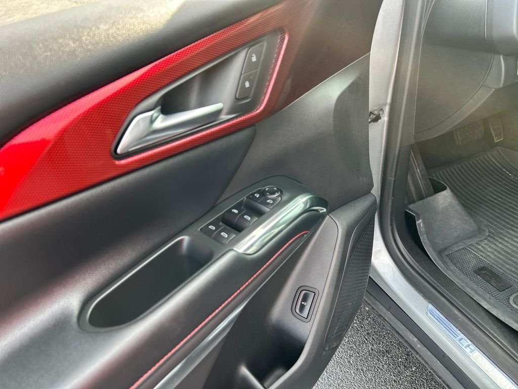 Used 2025 Gray Chevrolet Z71 image 11