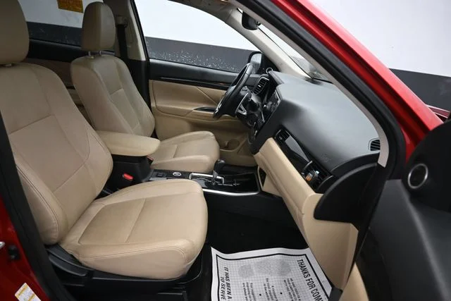 Used 2018 Red Mitsubishi GT image 9