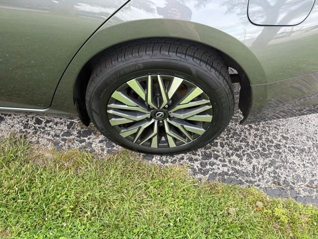 Used 2024 Gray Nissan 2.5 SV image 27