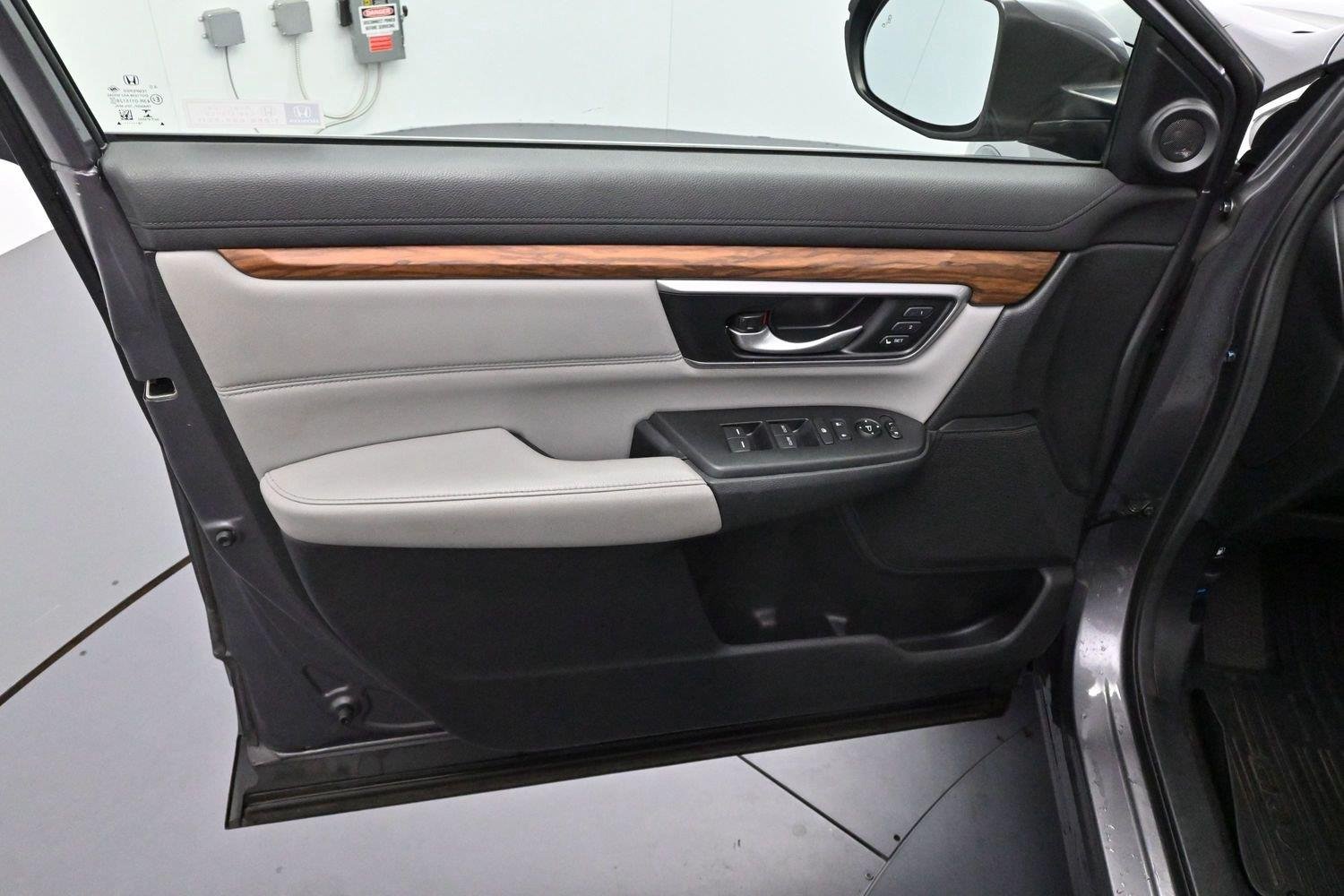 Used 2018 Modern Steel Metallic Honda EX-L image 9