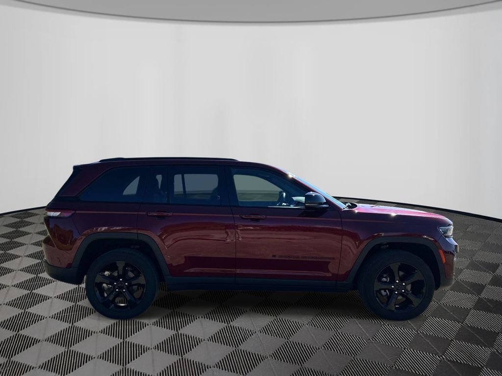 Used 2023 Red Jeep Altitude X image 6