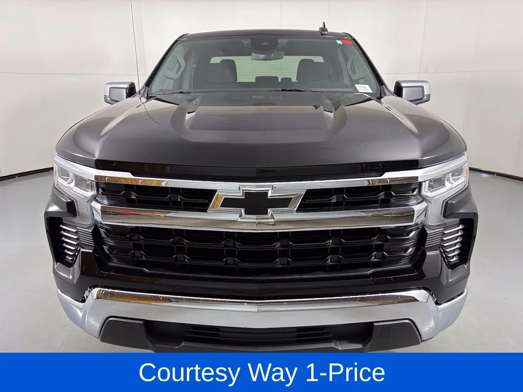 Used 2025 Black Chevrolet LT image 4