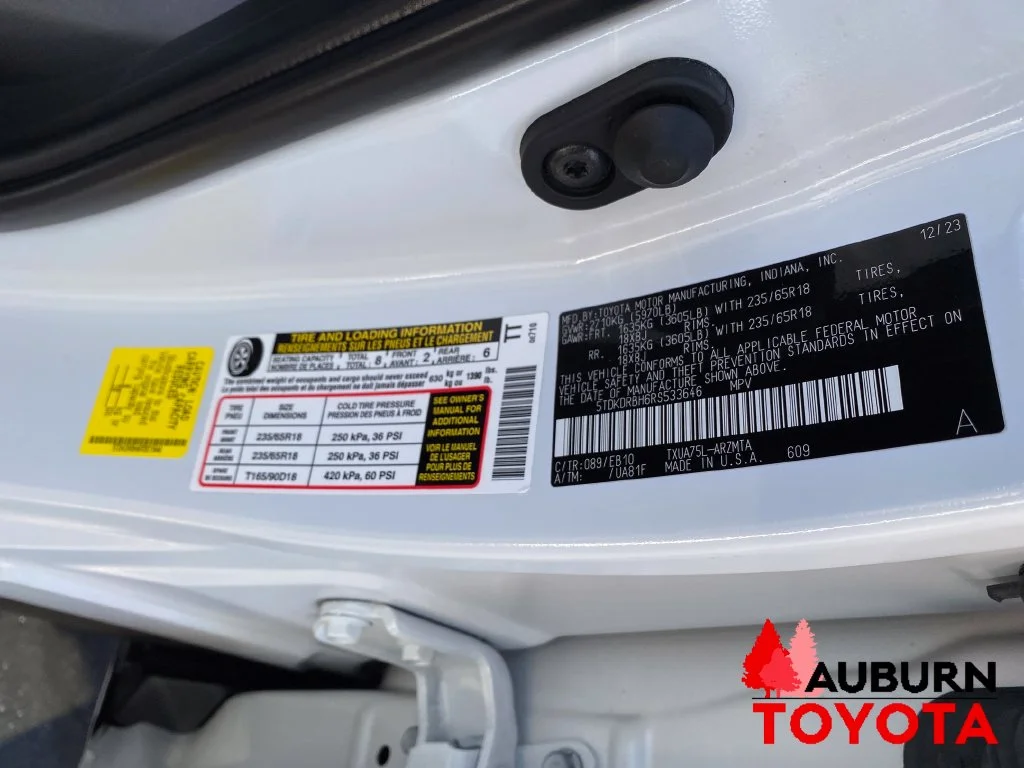 Used 2024 Wind Chill Pearl Toyota XLE image 25