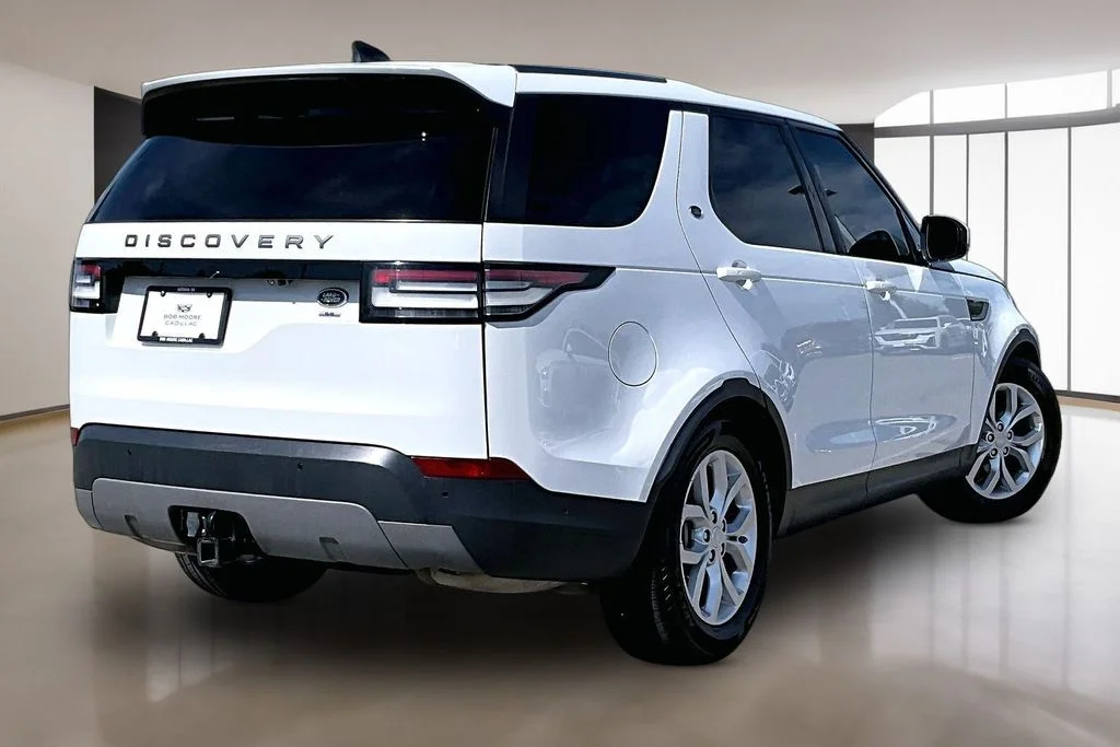 Used 2018 White Land Rover SE image 2