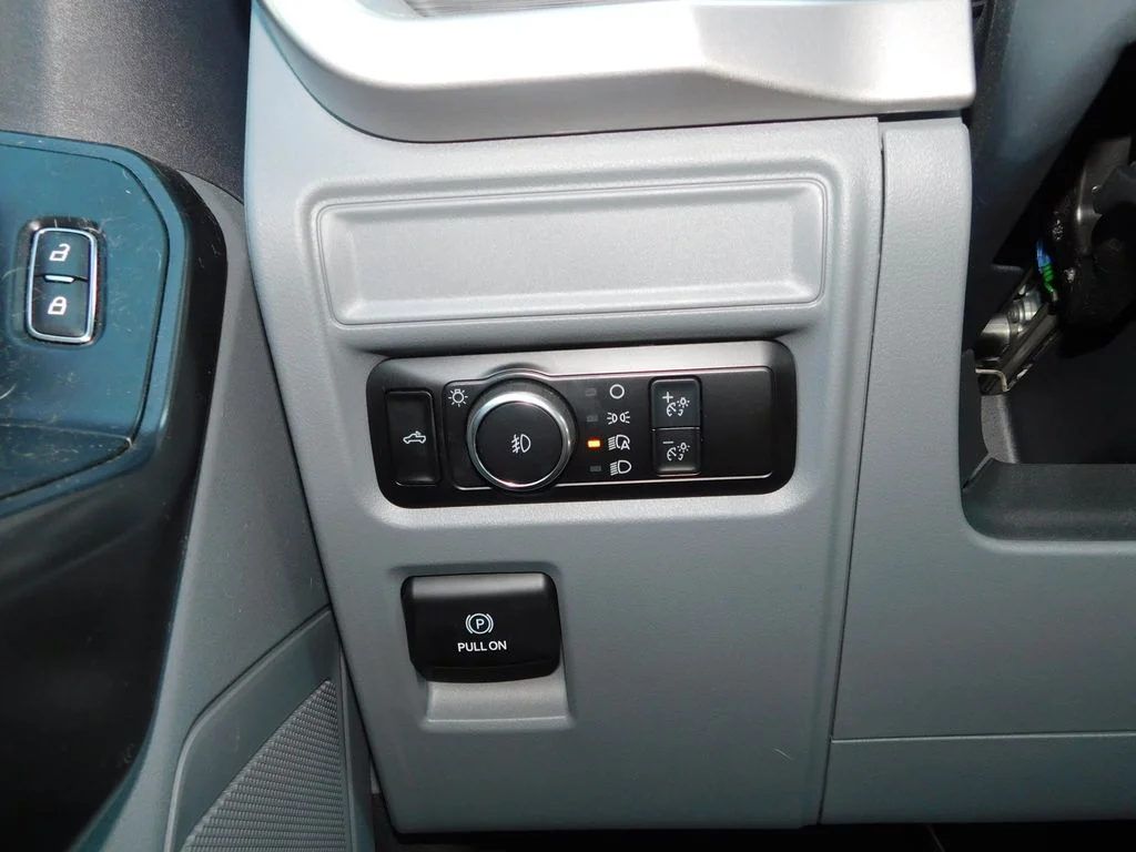 Used 2022 White Ford XL image 27