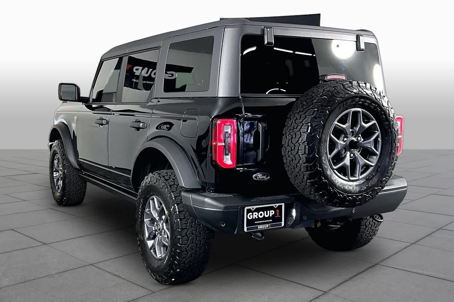 Used 2025 Shadow Black Ford Badlands image 11
