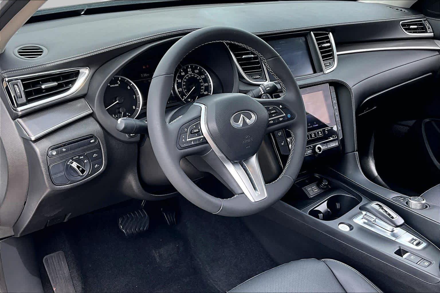 Used 2023 Lunar White INFINITI LUXE image 18