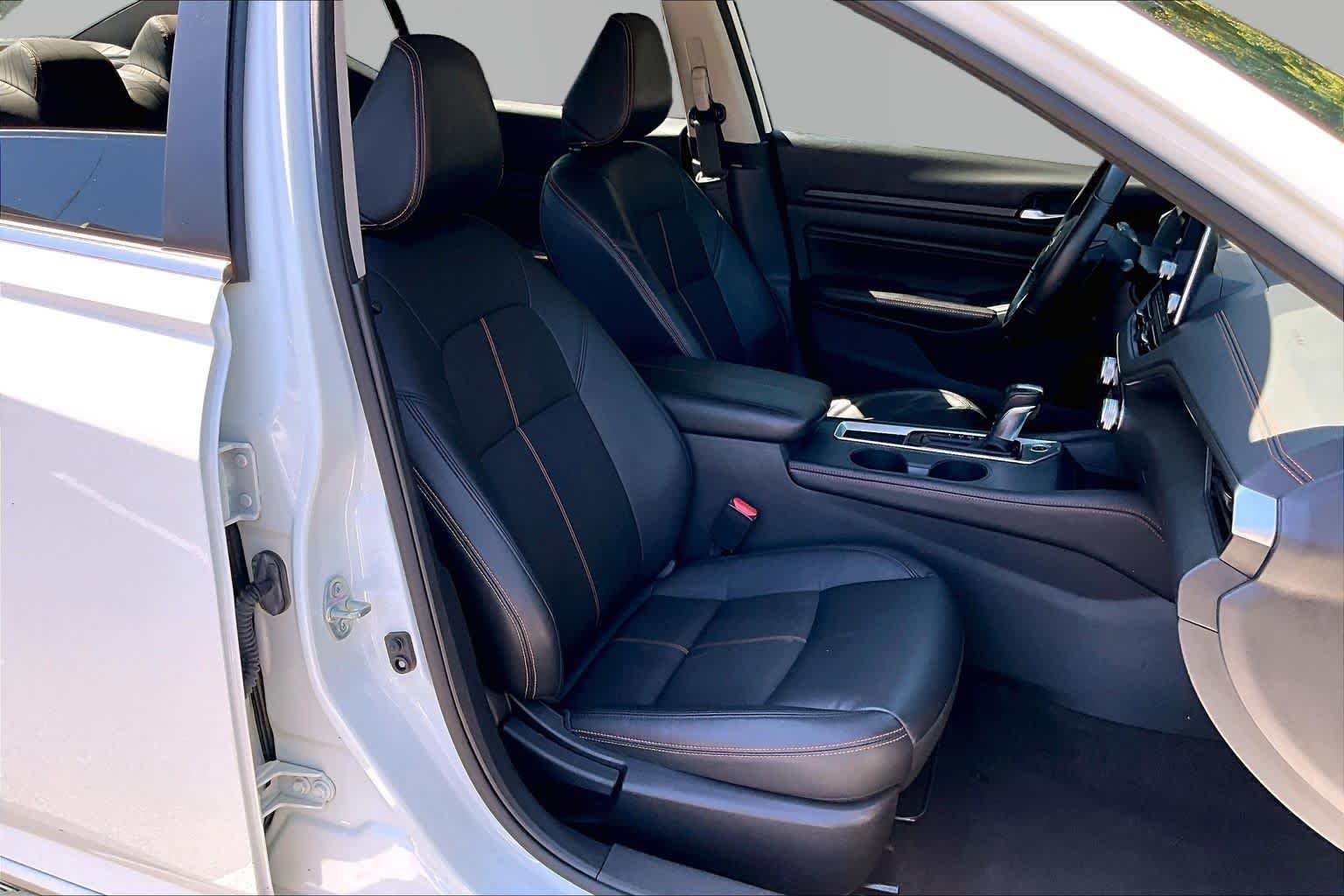 Used 2022 Pearl White Tricoat Nissan 2.5 SR image 9