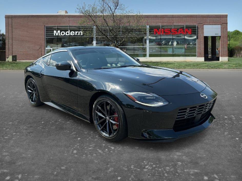 Used 2023 Black Diamond Pearl Nissan Performance image 5
