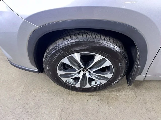 Used 2021 Silver Toyota XLE image 32