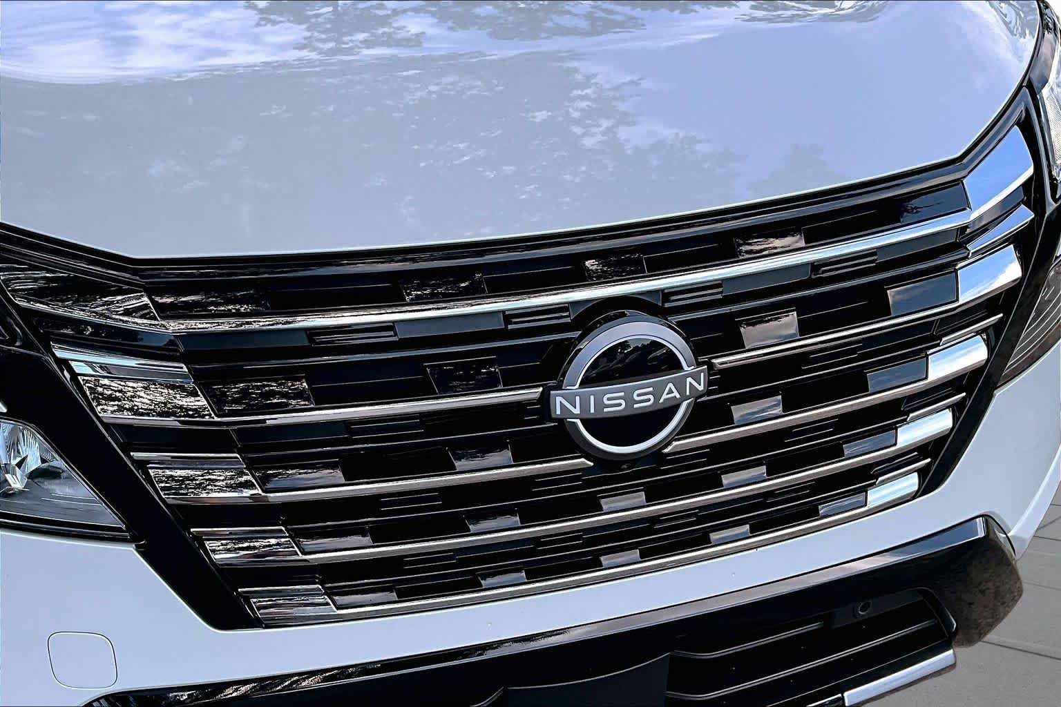 Used 2024 Everest White Pearl Nissan Platinum image 30