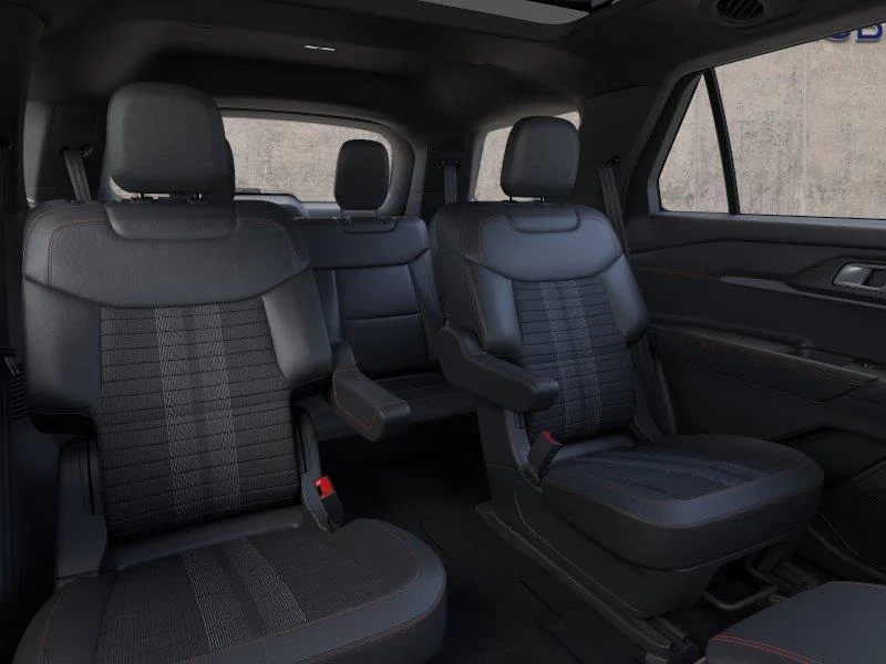 New 2026 Star White Metallic Tri-Coat Ford ST-Line image 11