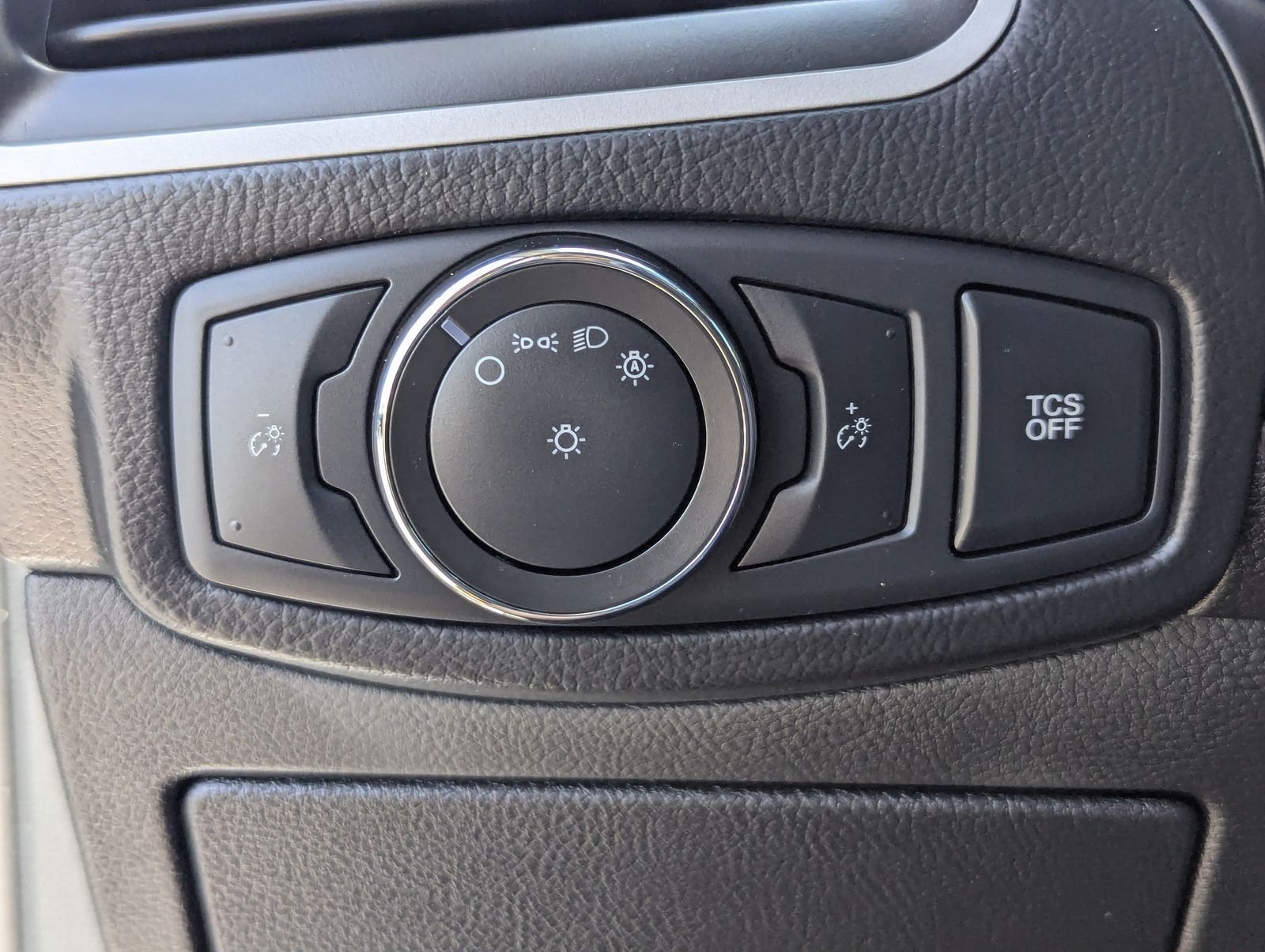 Used 2022 Silver Metallic Ford SE image 29