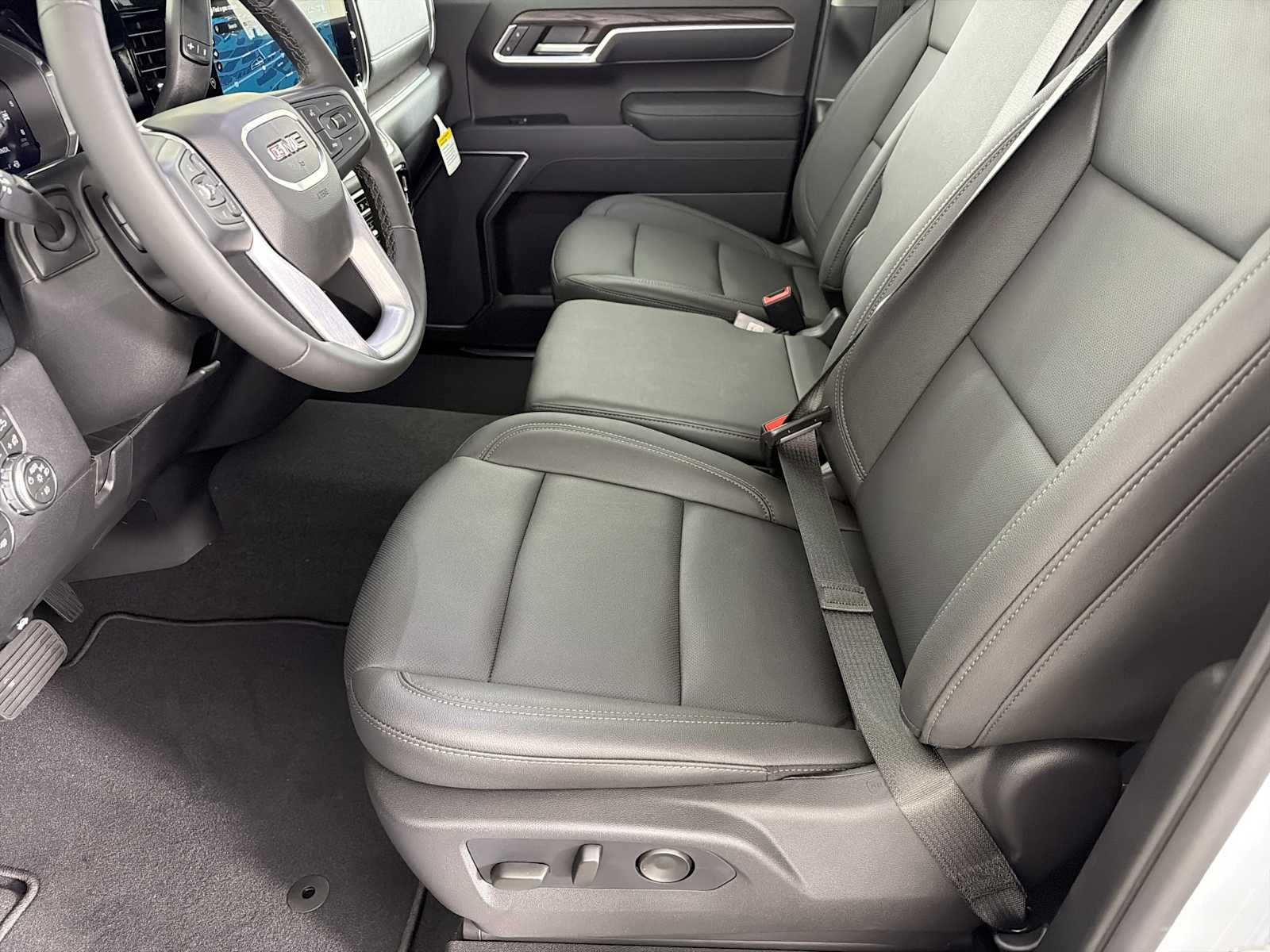 2026 GMC Sierra 1500 SLT - Photo 7