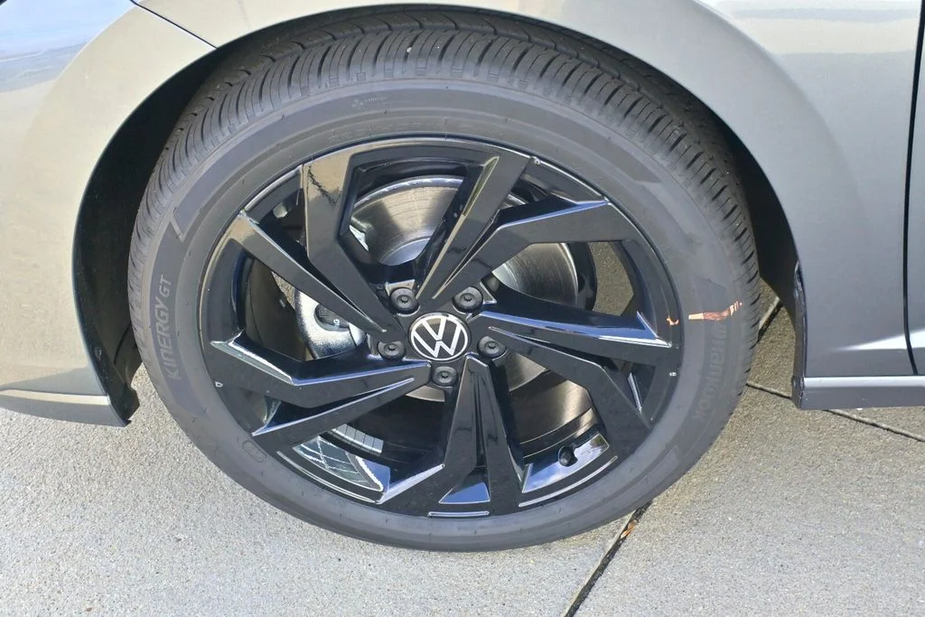 2026 Volkswagen Jetta SE - Photo 8