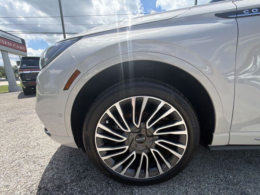 Used 2022 White Lincoln Reserve image 10