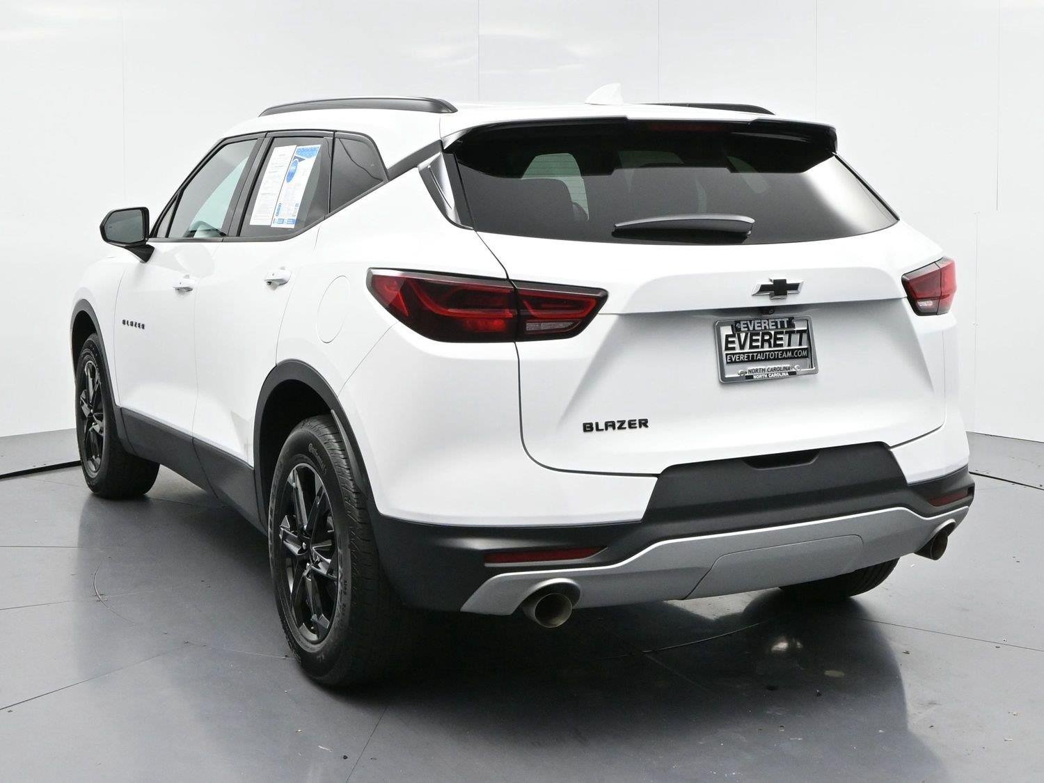 Used 2023 SUMMIT WHITE Chevrolet LT image 6