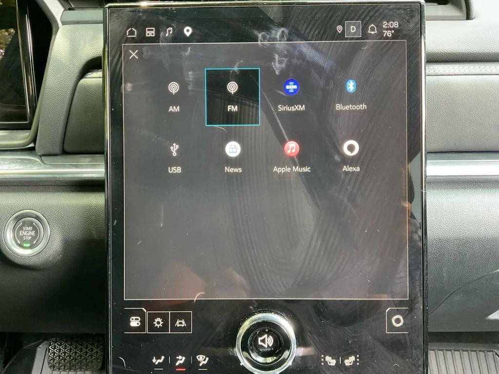 Used 2025 Silver GMC Elevation image 20