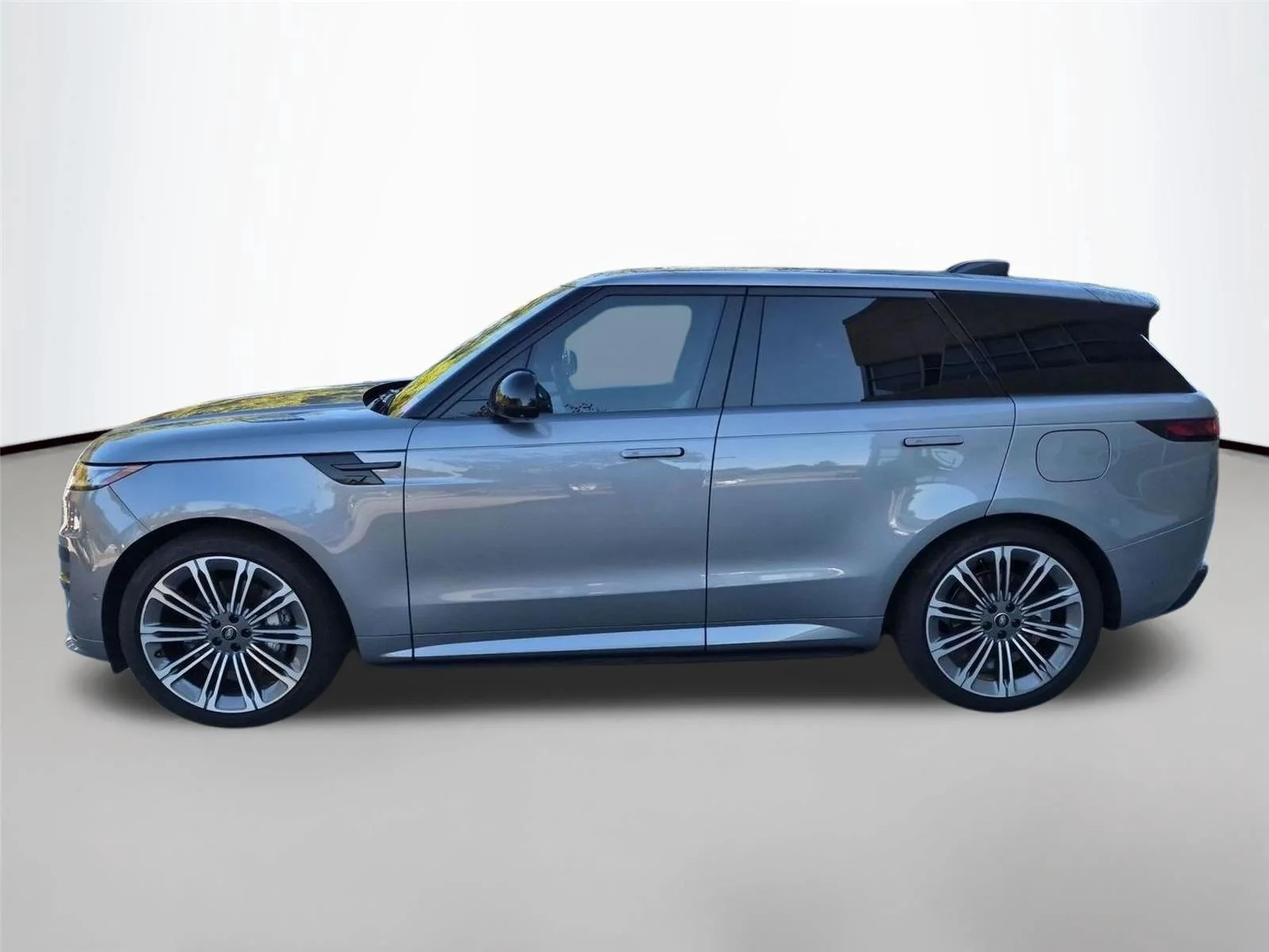 Used 2025 Eiger Grey Metallic Land Rover Dynamic SE image 2