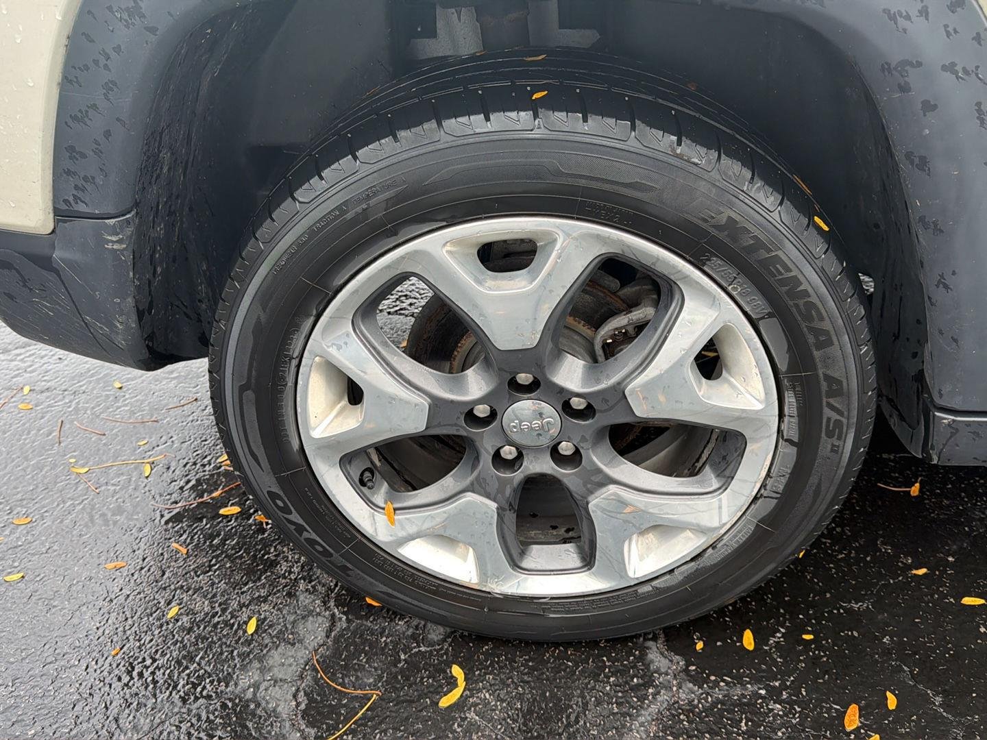 Used 2019 Pearl White Tri-Coat Jeep Limited image 7