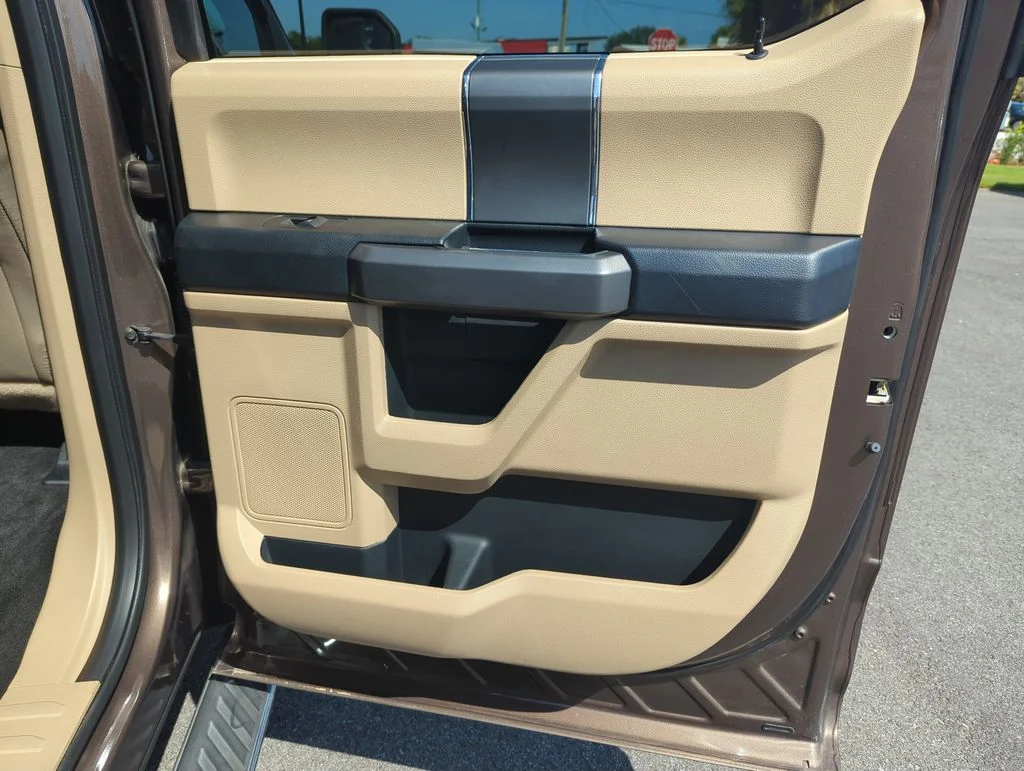 Used 2015  Ford XLT image 30