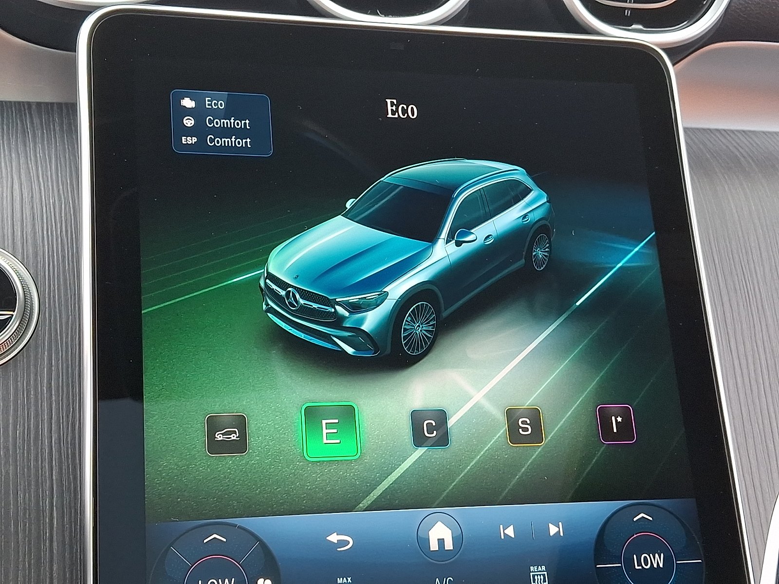 New 2027 Obsidian Black Metallic Mercedes-Benz GLC 300 image 18