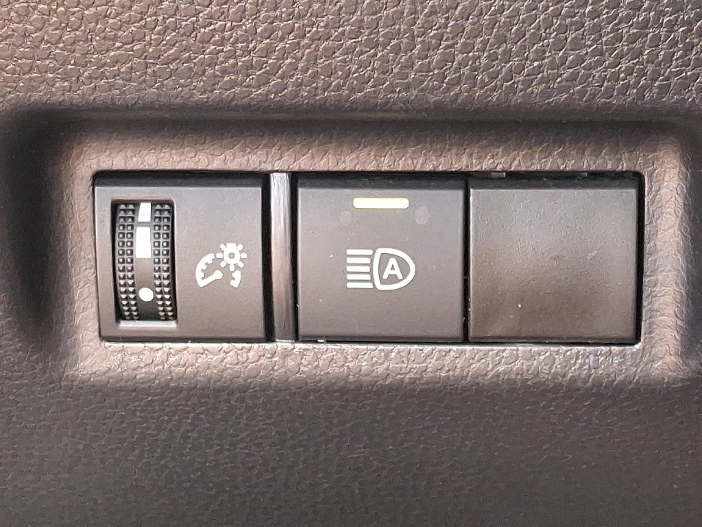 Used 2025 White Toyota XLE image 25
