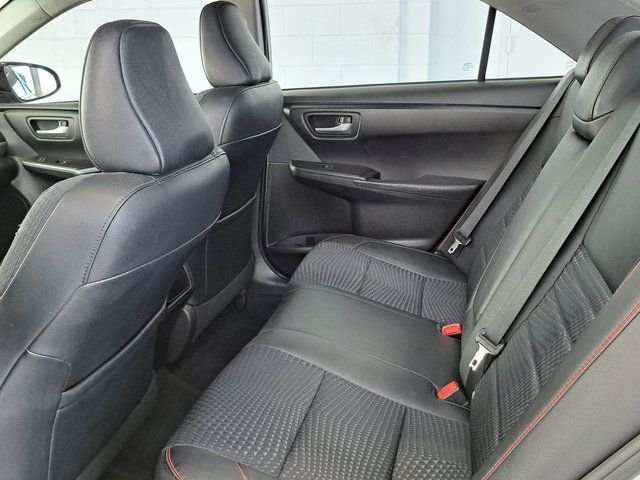 Used 2015 Silver Toyota SE image 23
