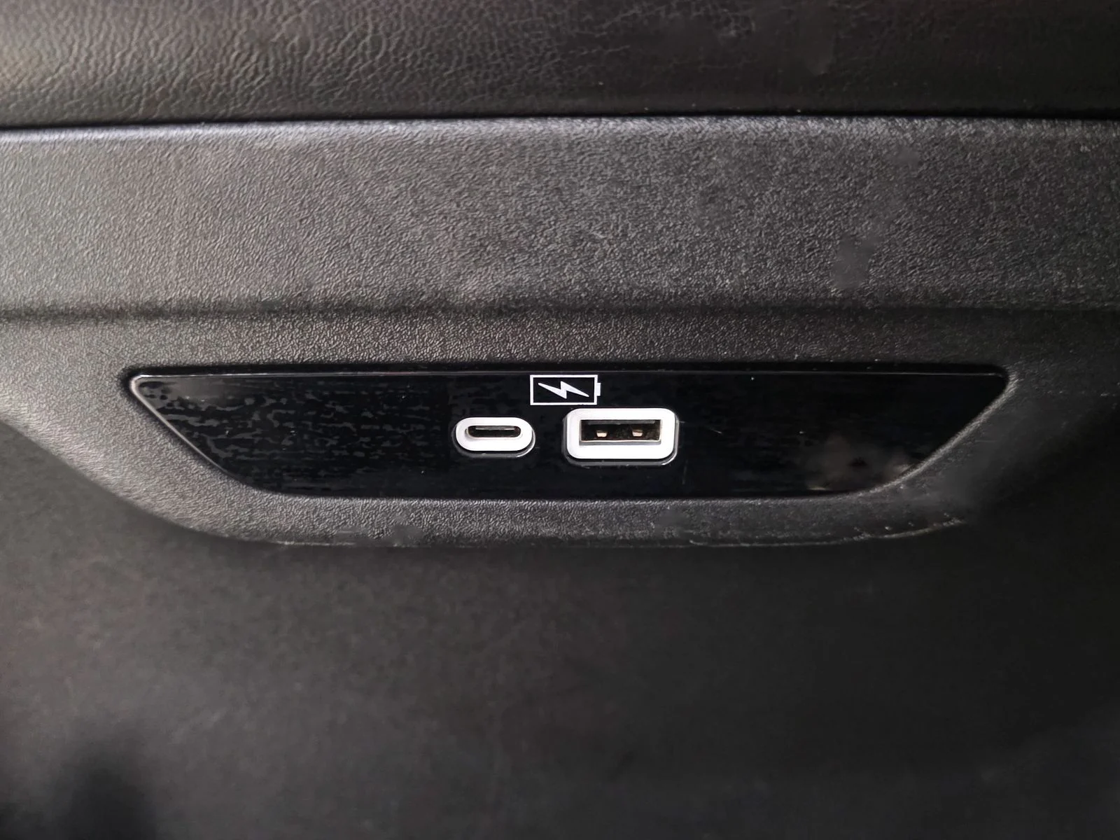Used 2023 White Chrysler Limited image 23