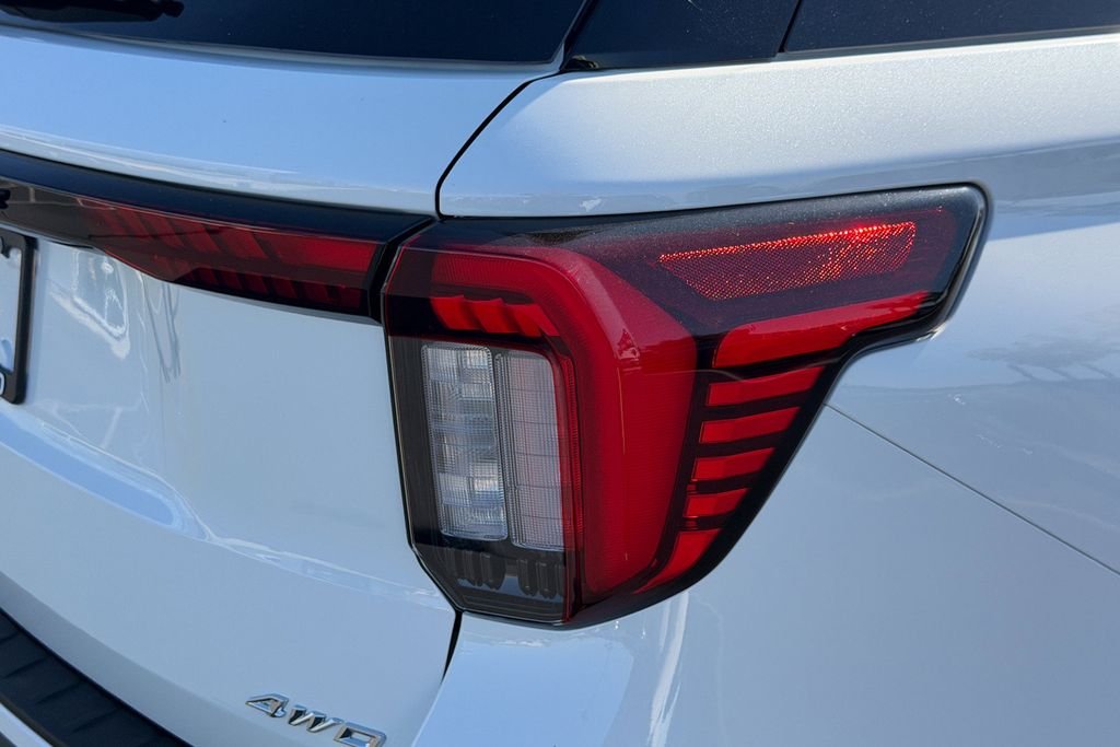 New 2026 Star White Metallic Tri-Coat Ford Platinum™ image 5