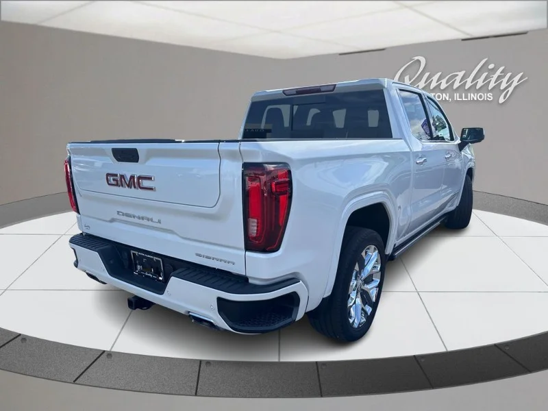 Used 2022 White Frost Tricoat GMC Denali image 4