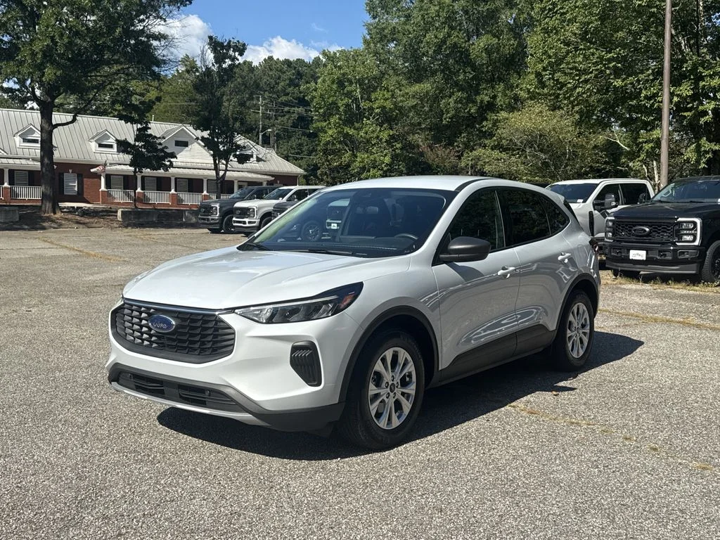 Used 2025 Silver Ford Active image 3