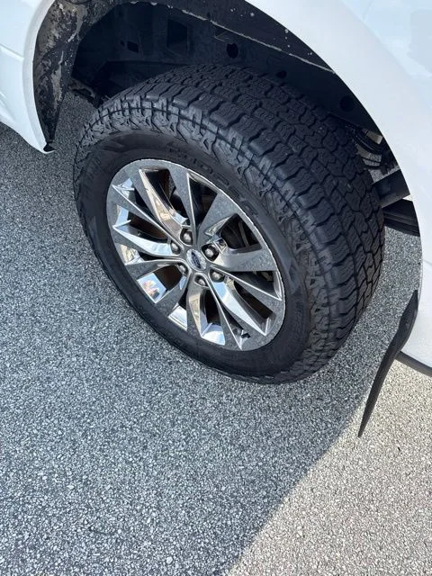 Used 2016 White Ford XLT image 5