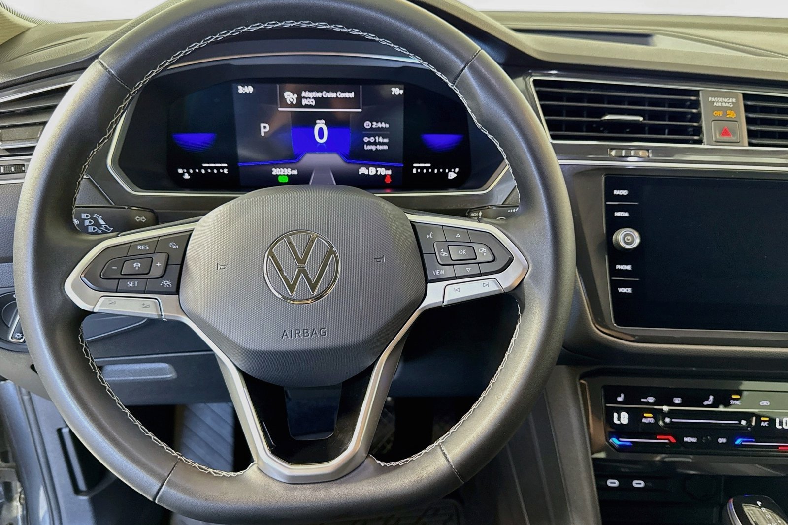 Used 2023 Platinum Gray Metallic Volkswagen SE image 11