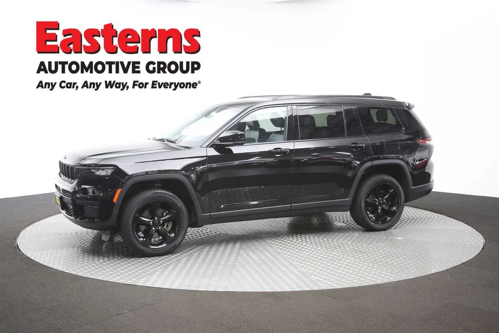 Used 2023 Black Jeep Altitude image 59