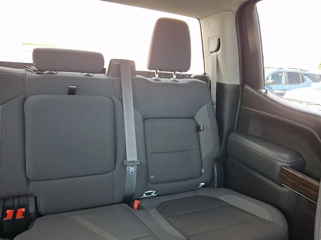 Used 2021 SUMMIT WHITE GMC Elevation image 17