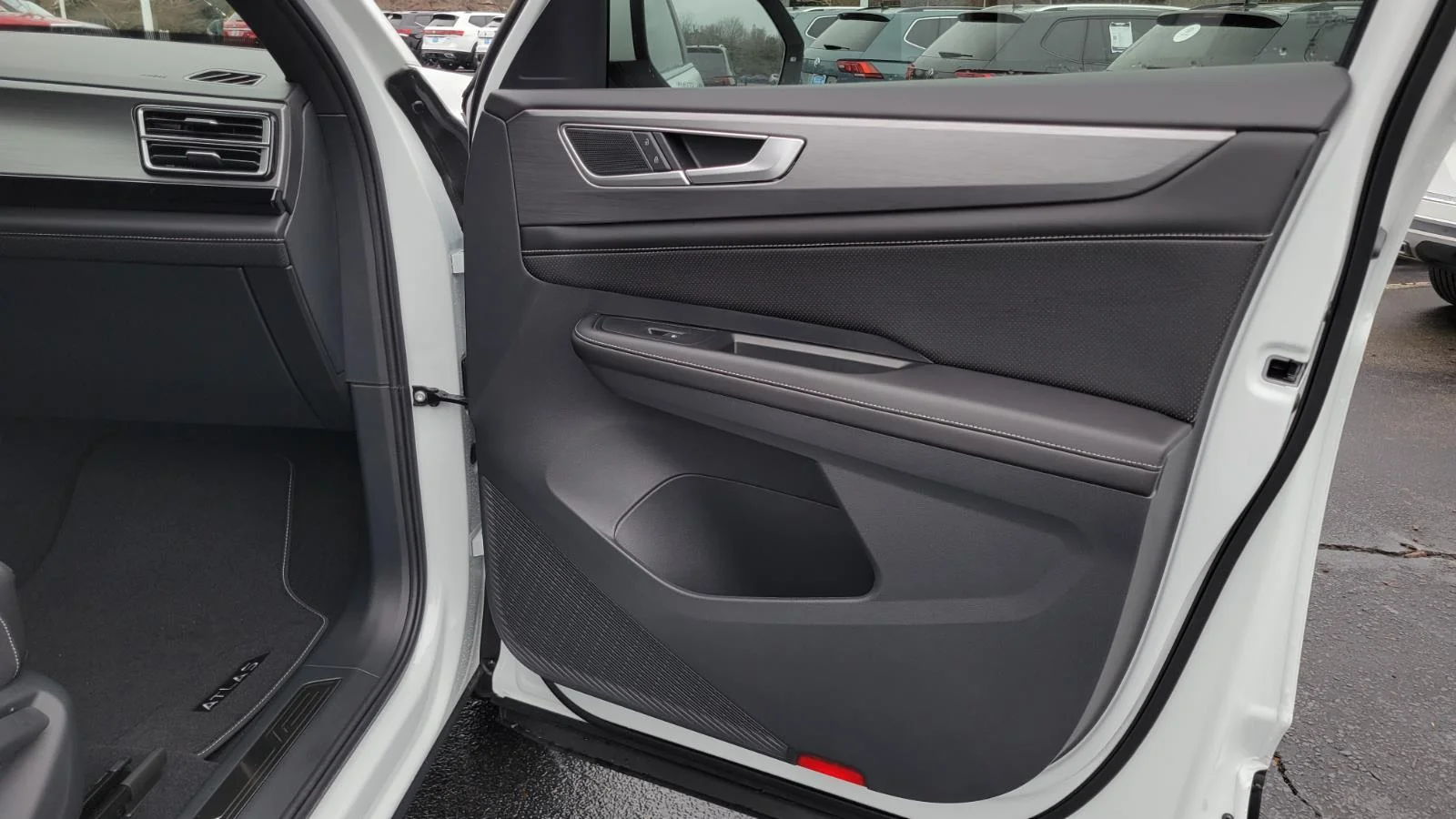 2026 Volkswagen Atlas Cross Sport SE w/Tech - Photo 43