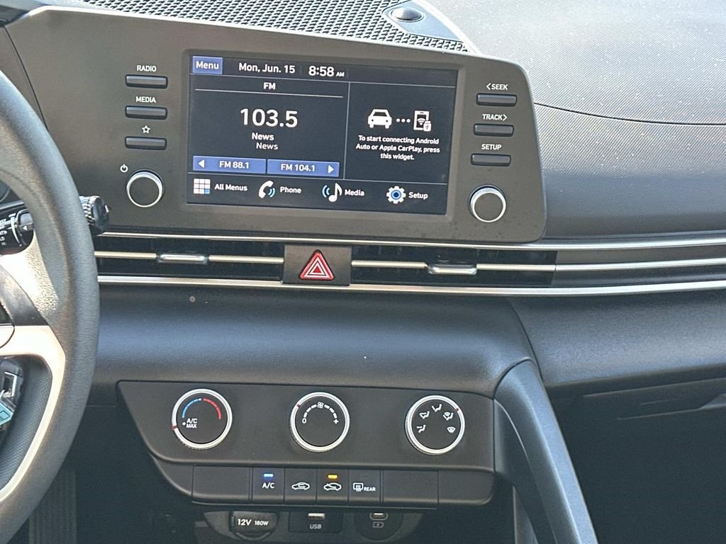 Used 2024  Hyundai SE image 21