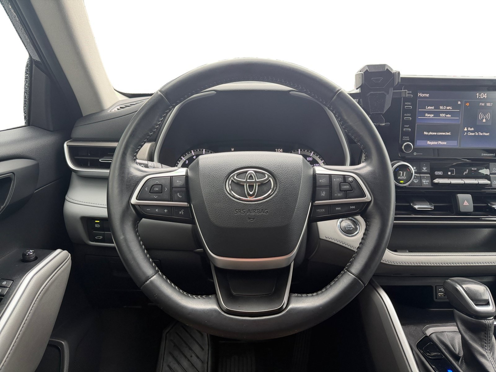 Used 2022 Amber Toyota XLE image 10