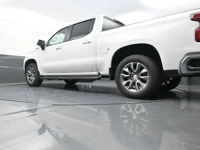 Used 2022 White Chevrolet LT image 35