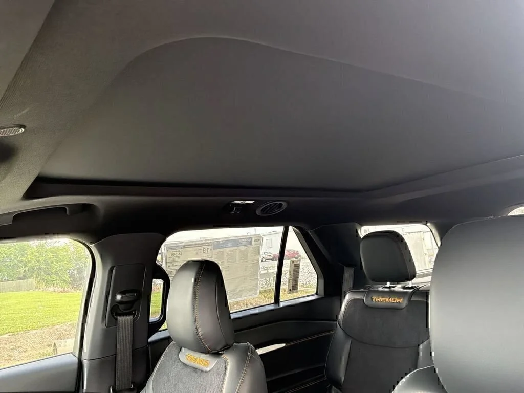 New 2026 Carbonized Gray Metallic Ford Tremor® image 18