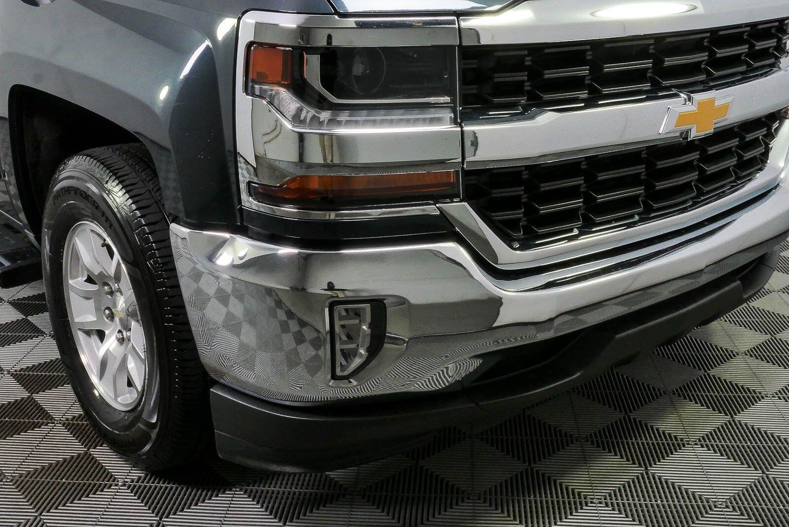 Used 2017 GRAPHITE METALLIC Chevrolet LT image 34