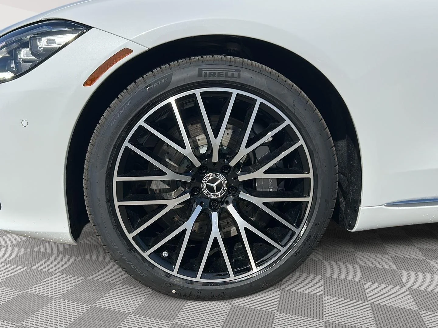 New 2026 MANUFAKTUR Moonlight White Metallic Mercedes-Benz S 580 image 9