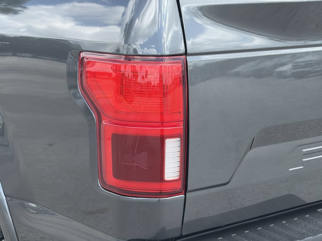 Used 2019 Magnetic Ford Lariat image 7