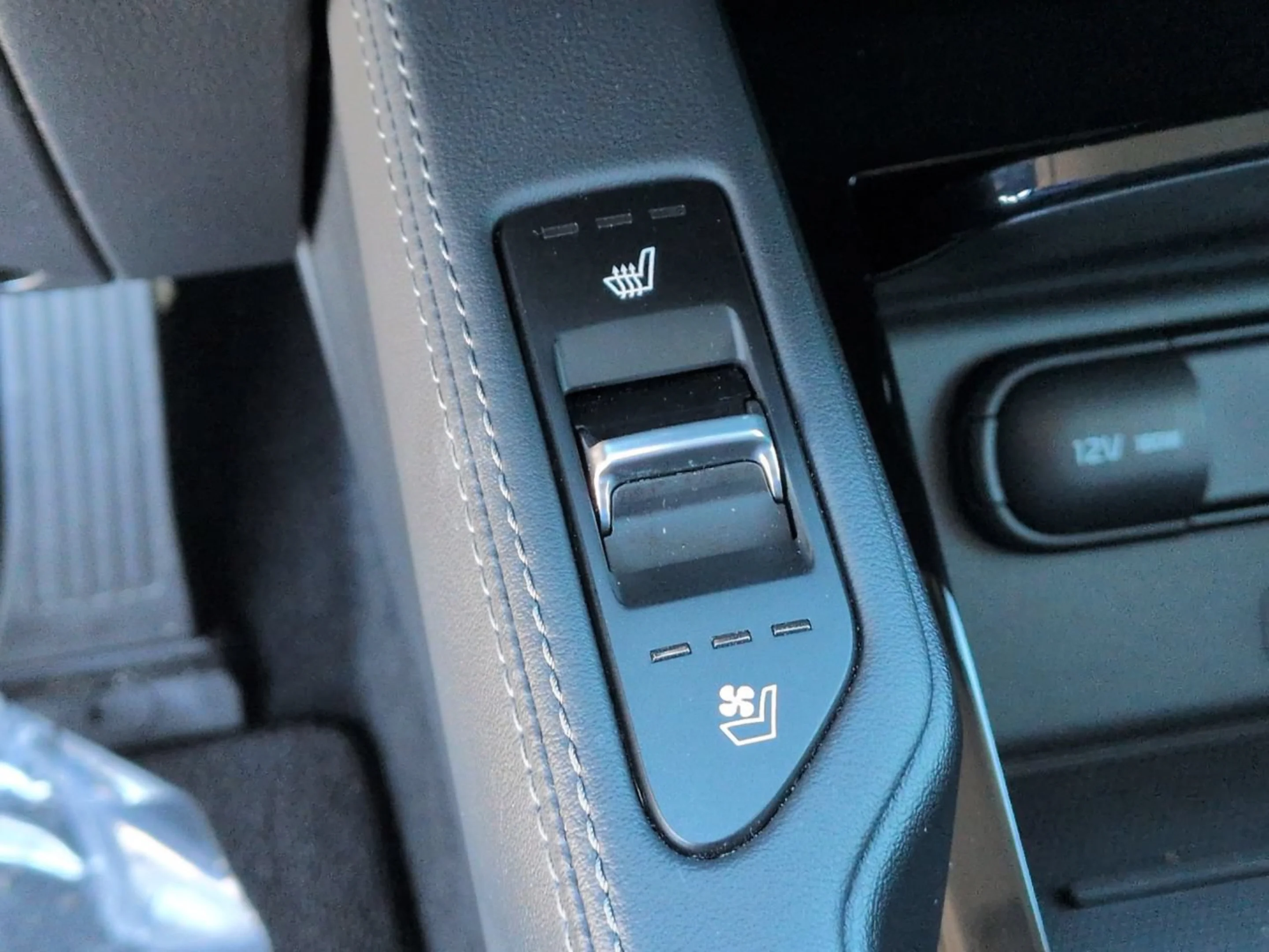 Used 2022 Wolf Gray Kia EX image 23
